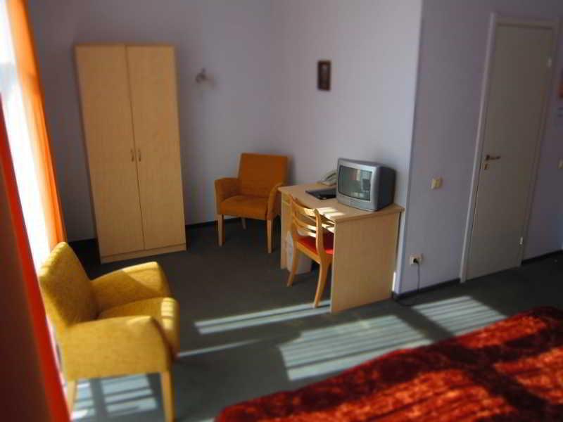 Hotel Vilmaja Рига Екстериор снимка