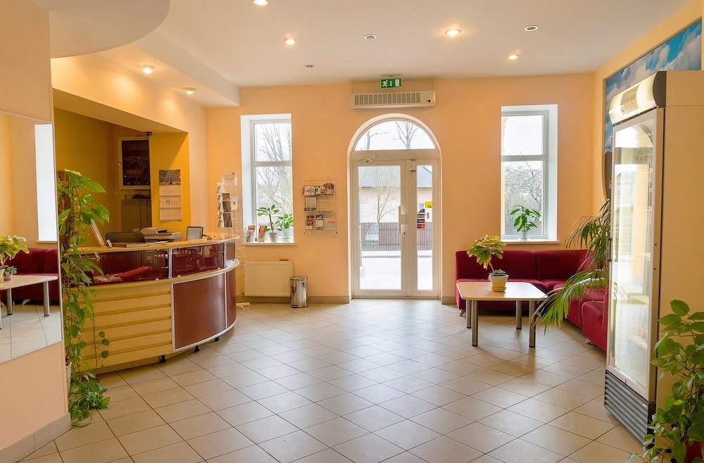 Hotel Vilmaja Рига Екстериор снимка